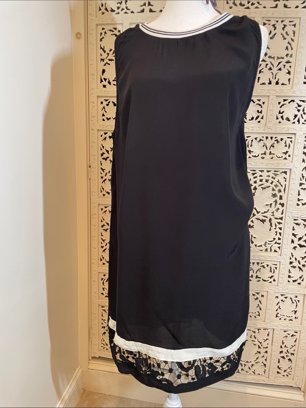 Lush Black Sleeveless Shift Dress with White Trim and Lace Hem